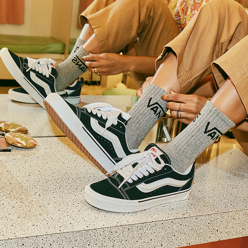 Vans Knu Skool in Black/True White