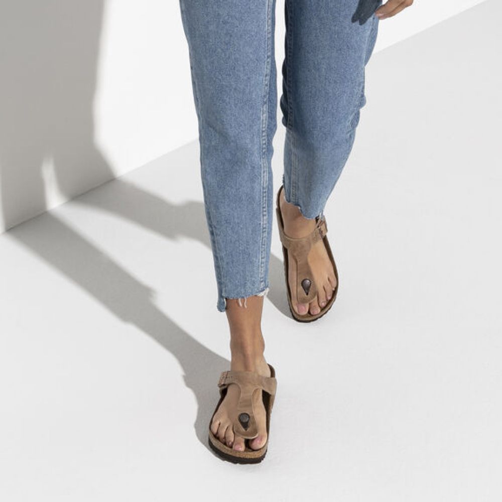 Birkenstock Women's Gizeh Oiled Leather in Tobacco Brown