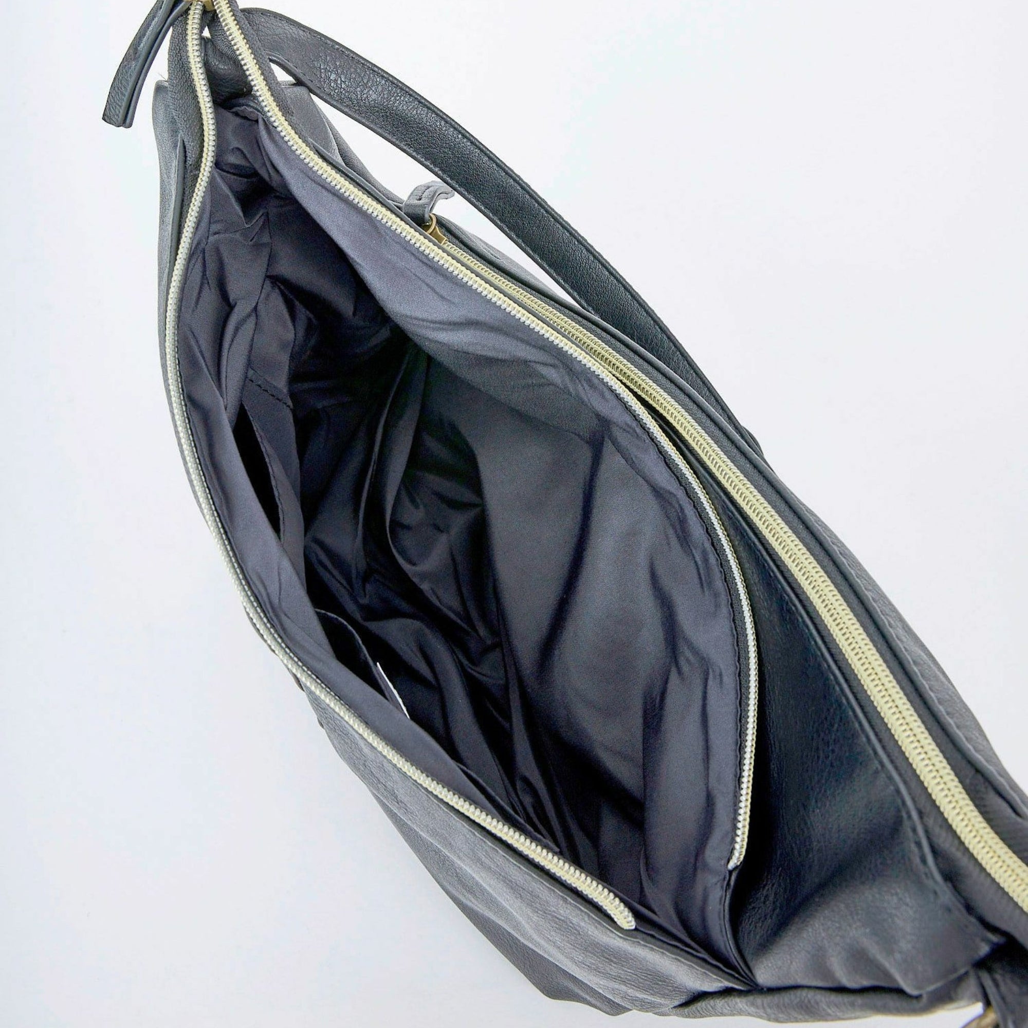 Anello Legato 3M Shoulder Bag in Black