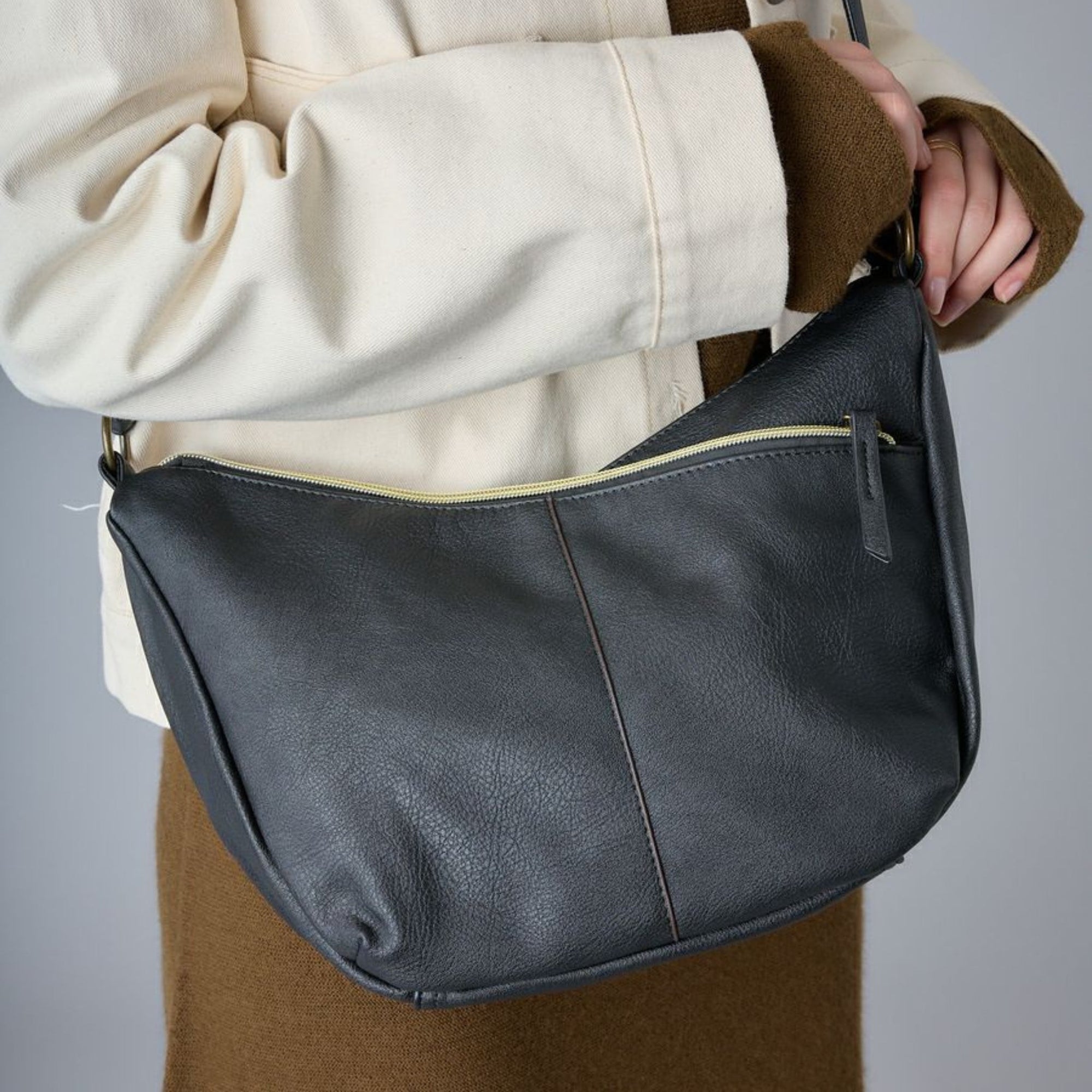 Anello Legato 3M Shoulder Bag in Black