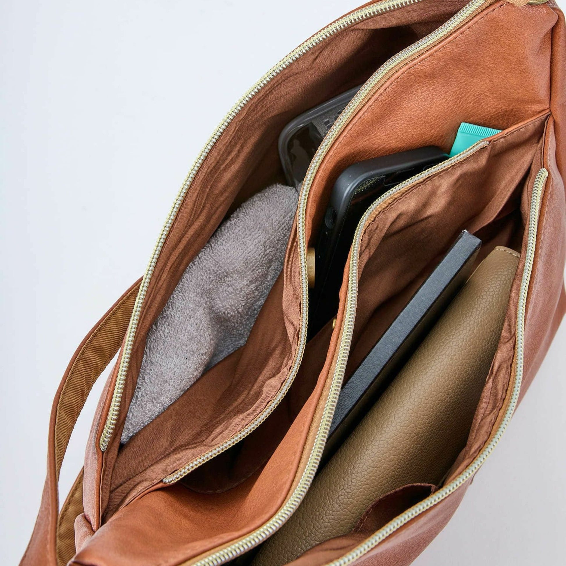 Anello Legato 3M Shoulder Bag in Camel