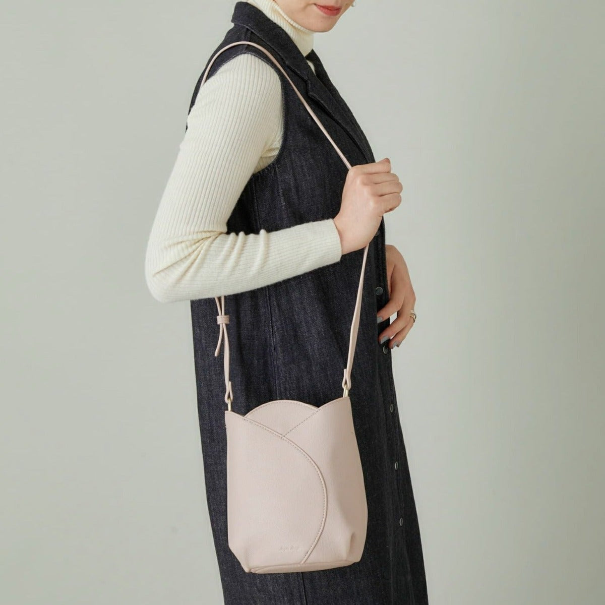 Anello Legato Tulip Mini Shoulder Bag in Red