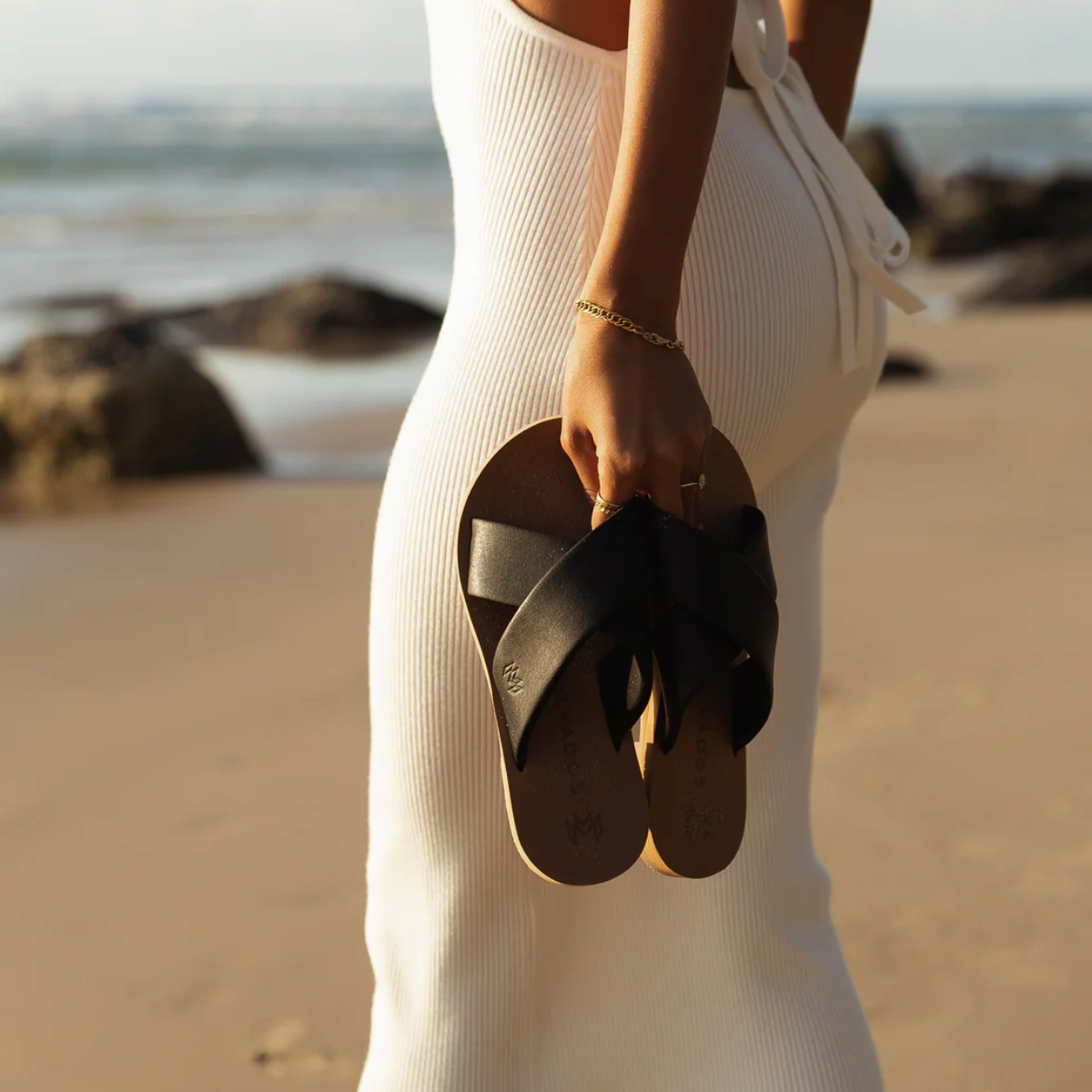 Malvados Women's Ellie Cross in Jet