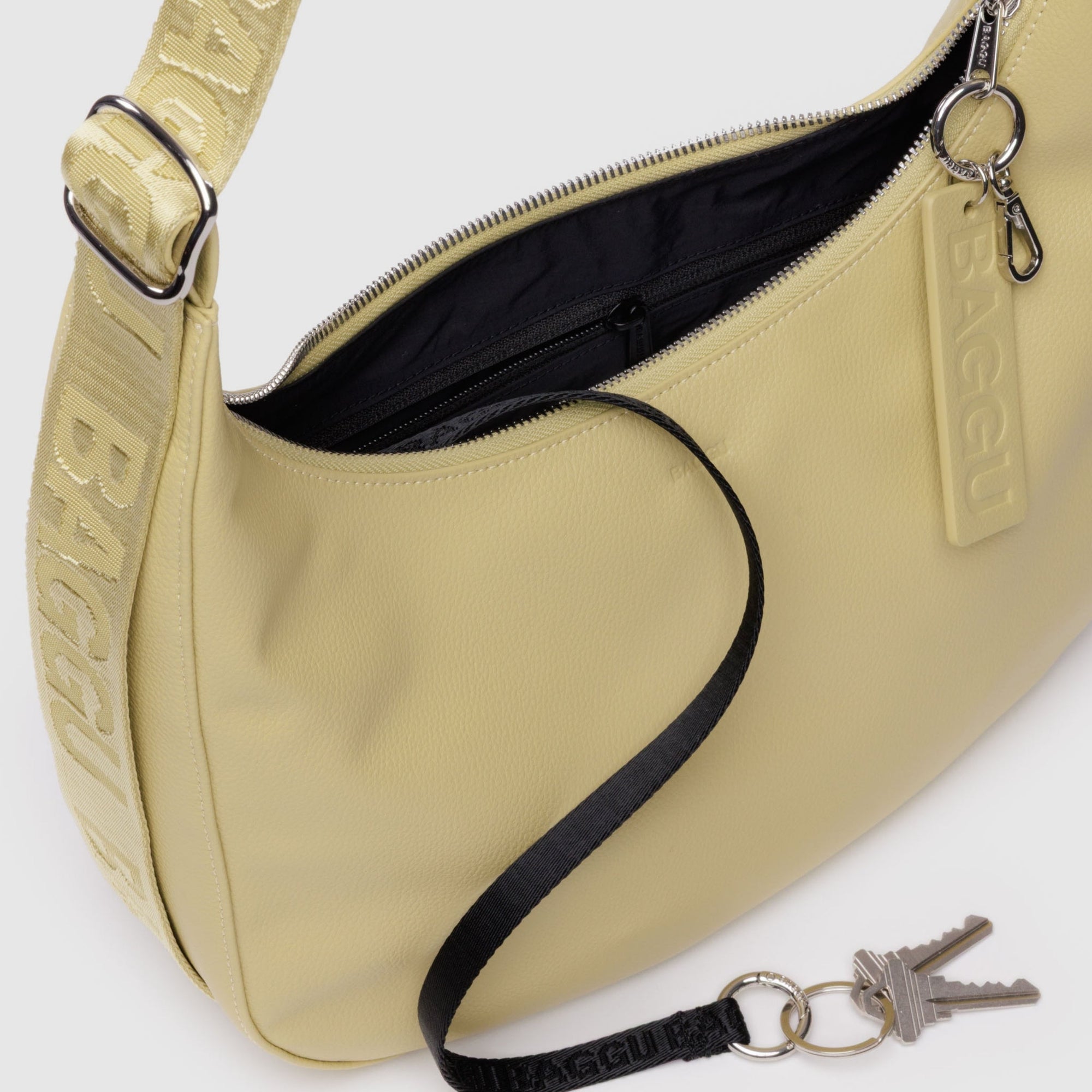 Baggu Medium Recycled Leather Crescent Bag in Straw