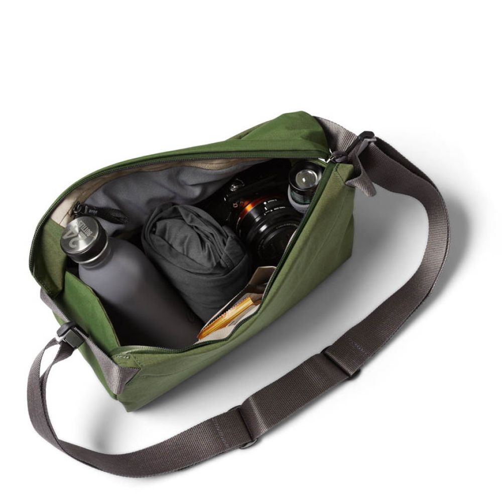 Bellroy Venture Sling 9L in Ranger Green