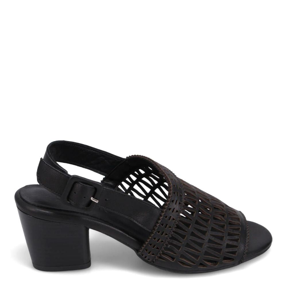 Bueno Women&#39;s Cali Heeled Sandal in Black