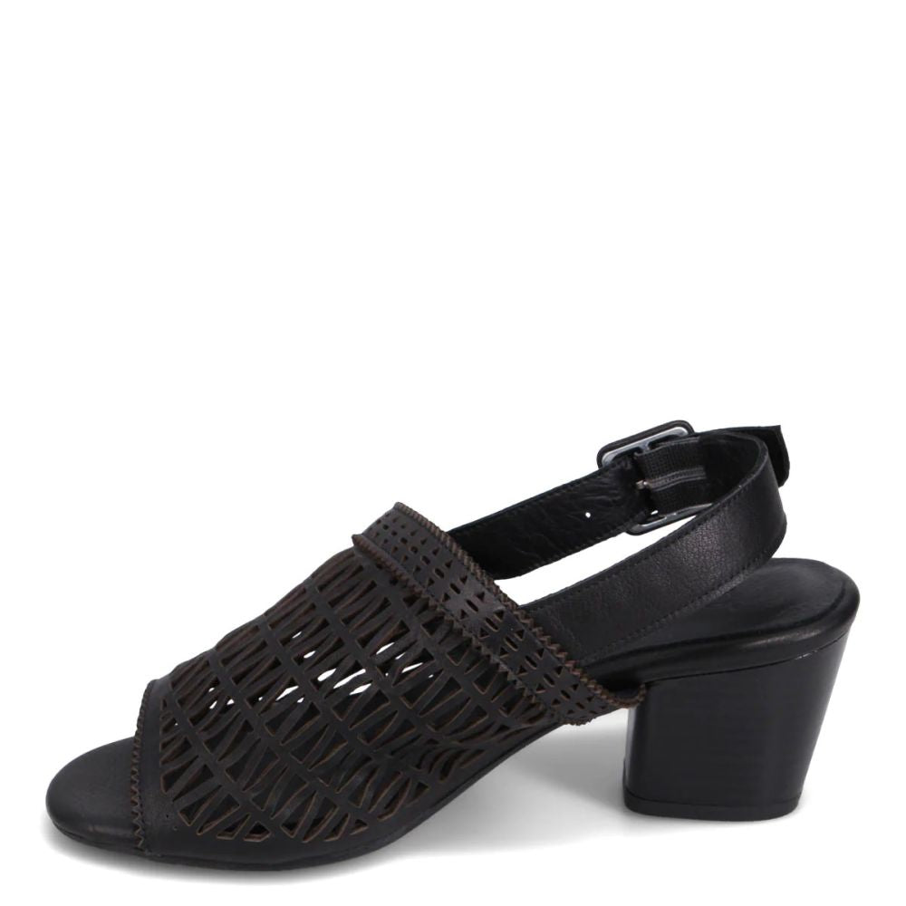 Bueno Women&#39;s Cali Heeled Sandal in Black