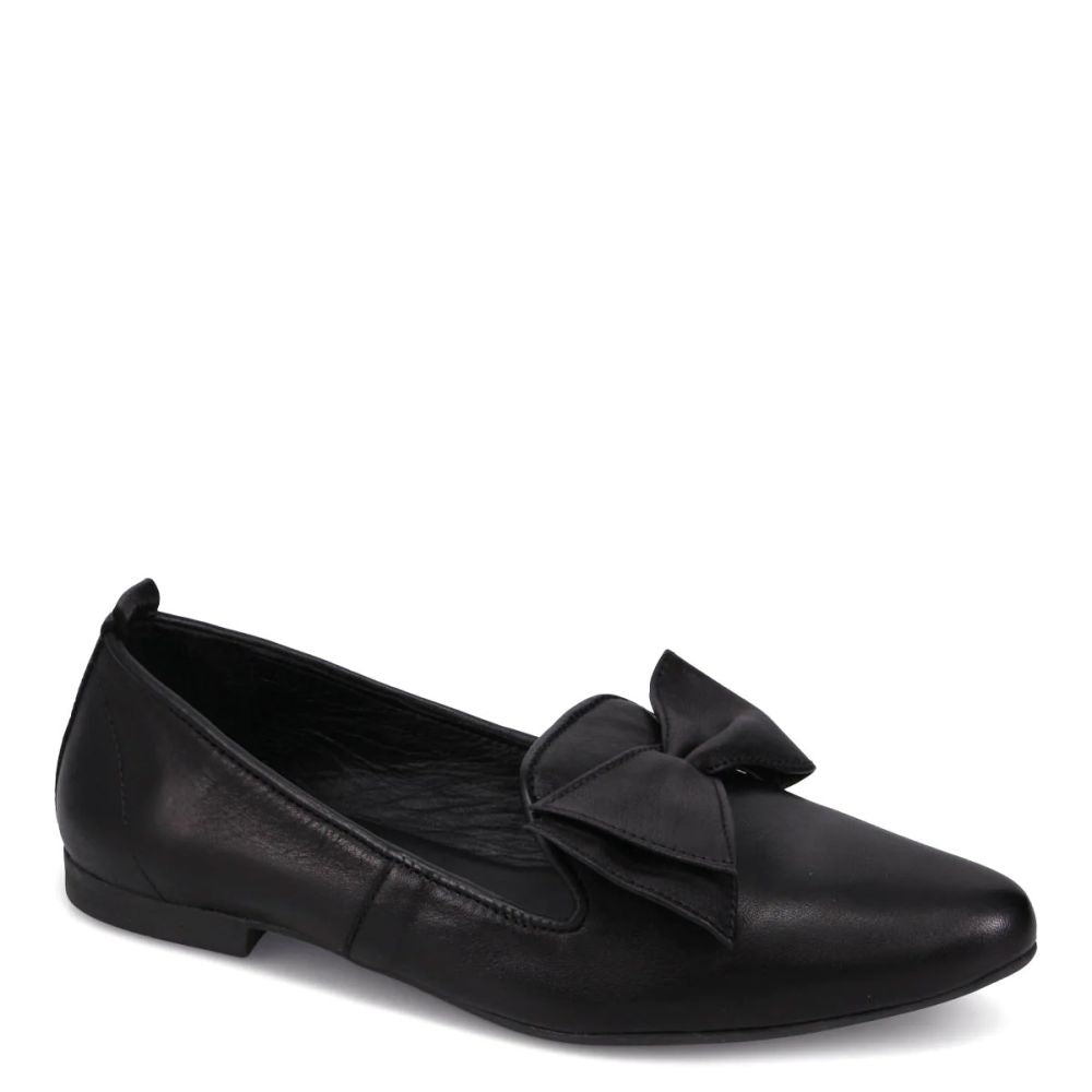 Bueno Women's Ilyanna Flat in Black Leather