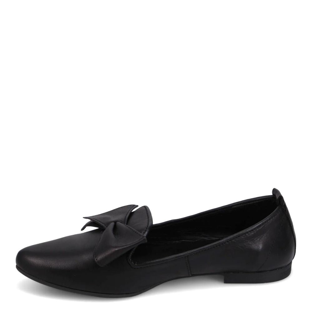 Bueno Women's Ilyanna Flat in Black Leather