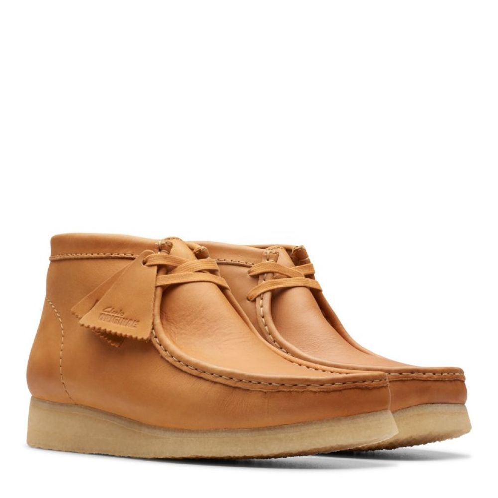 Clarks Men&#39;s Wallabee Boot in Mid Tan Leather