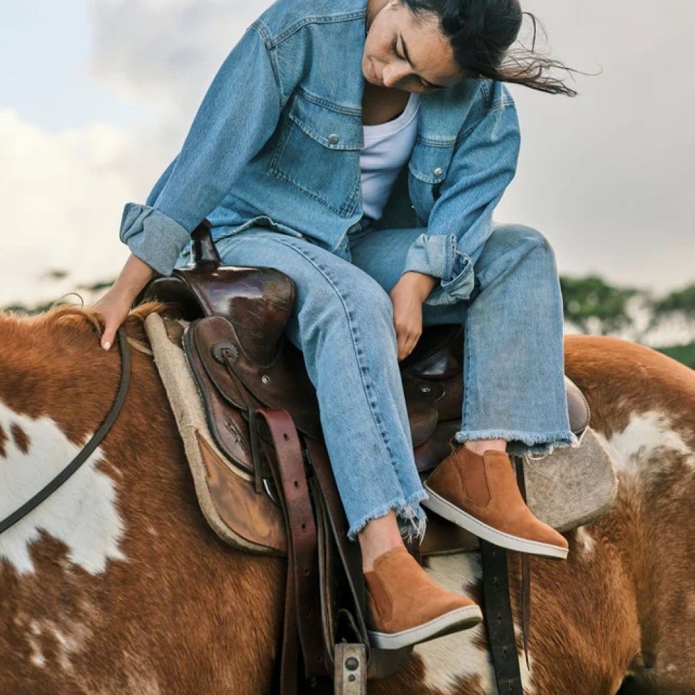 OluKai Women's Pehuea Mid in Fox