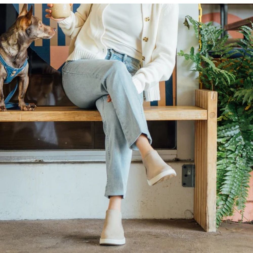 OluKai Women's Pehuea Mid in Taupe Grey