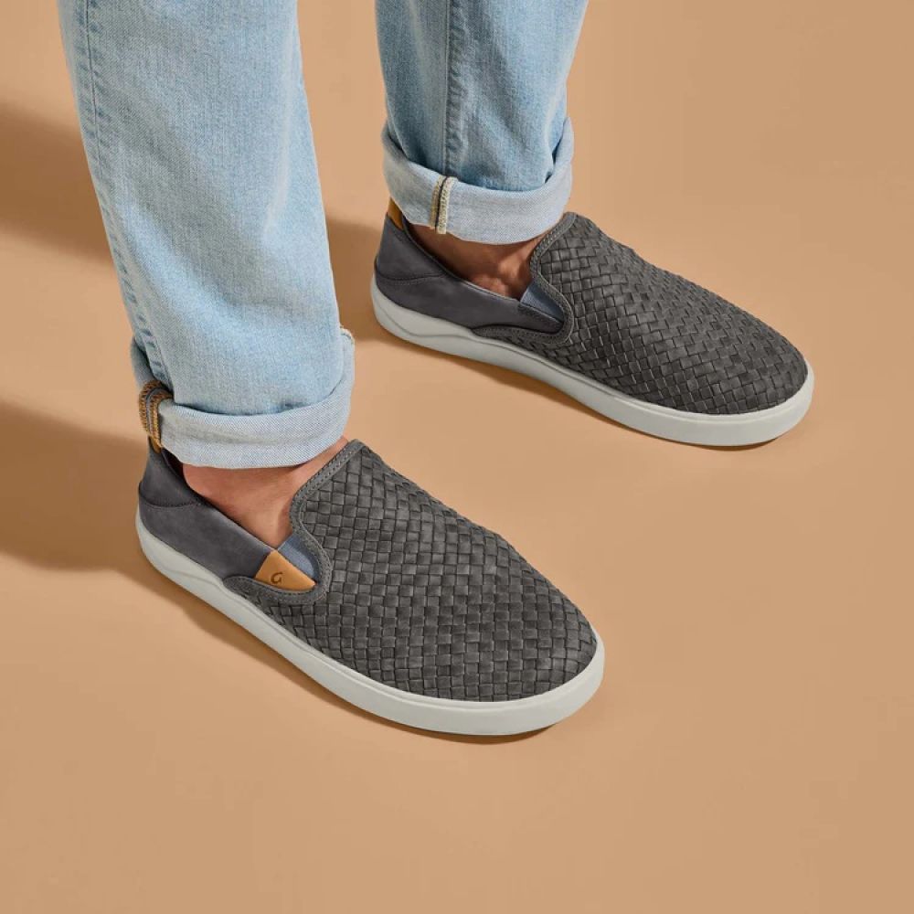 OluKai Men's Lae‘ahi Lauhala in Ash