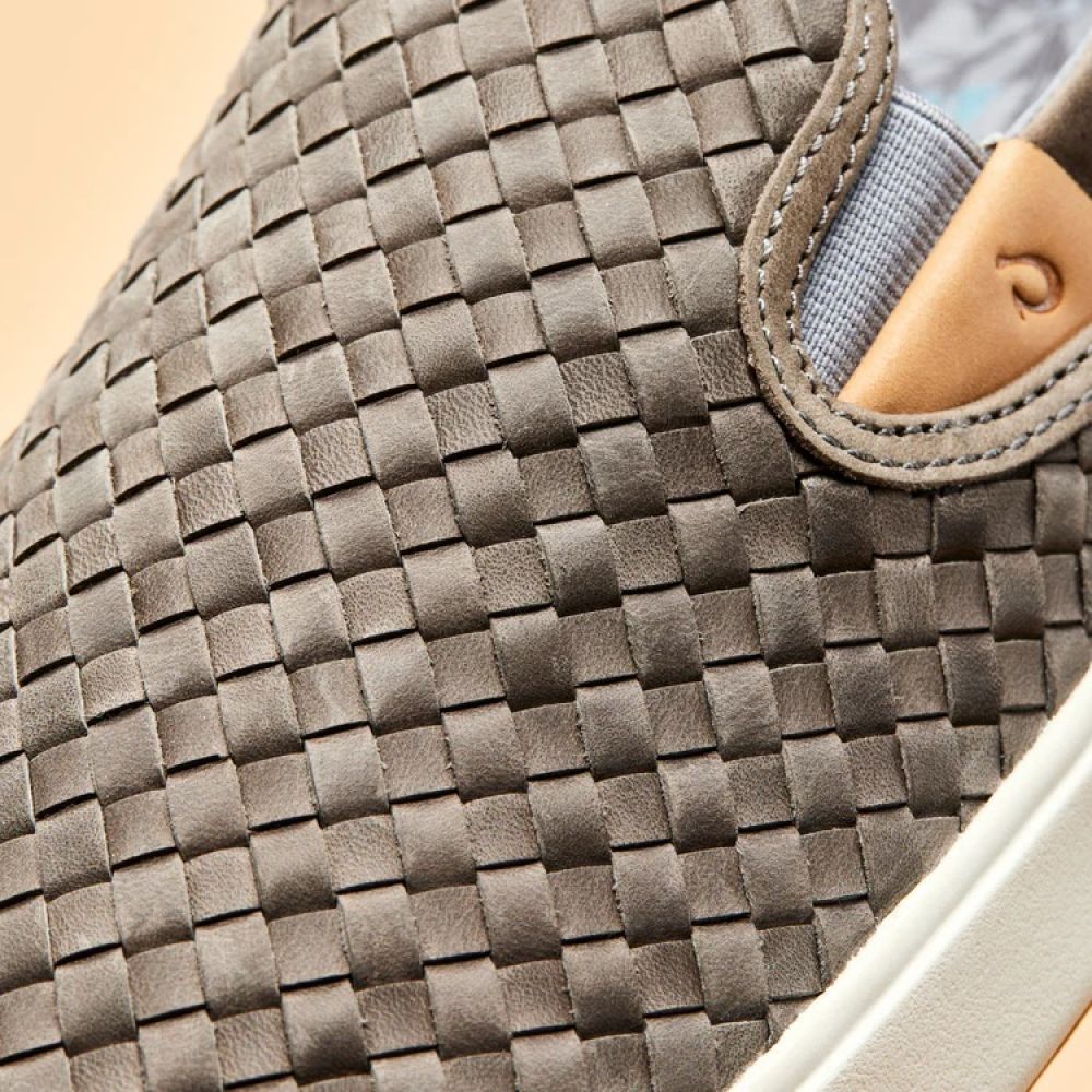 OluKai Men's Lae‘ahi Lauhala in Ash