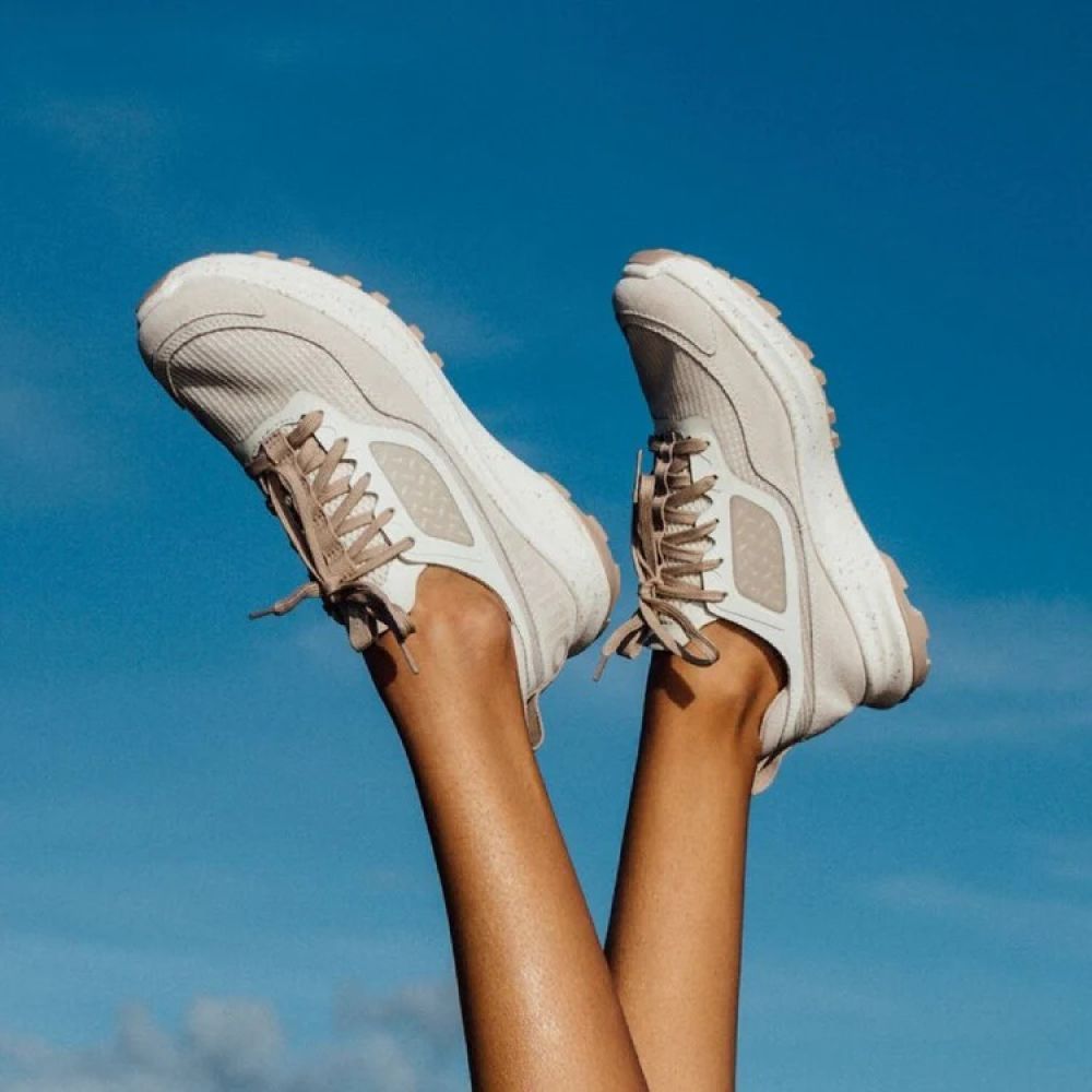 OluKai Women's Makiki in White Sand/Tapa