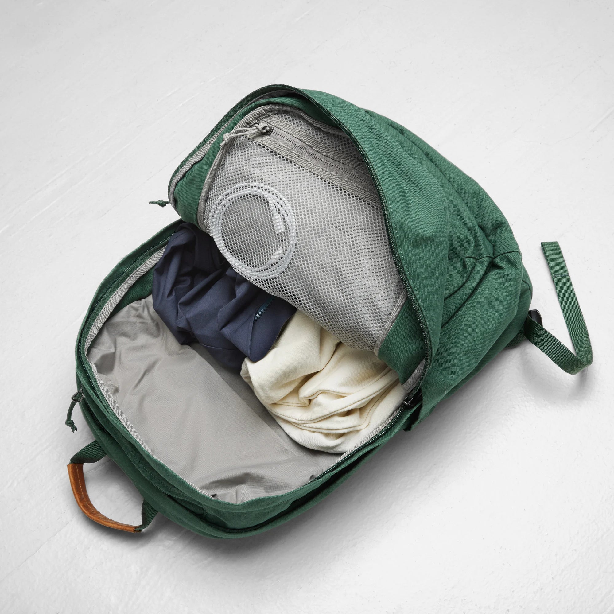 Fjallraven Raven 28L in Frost Green