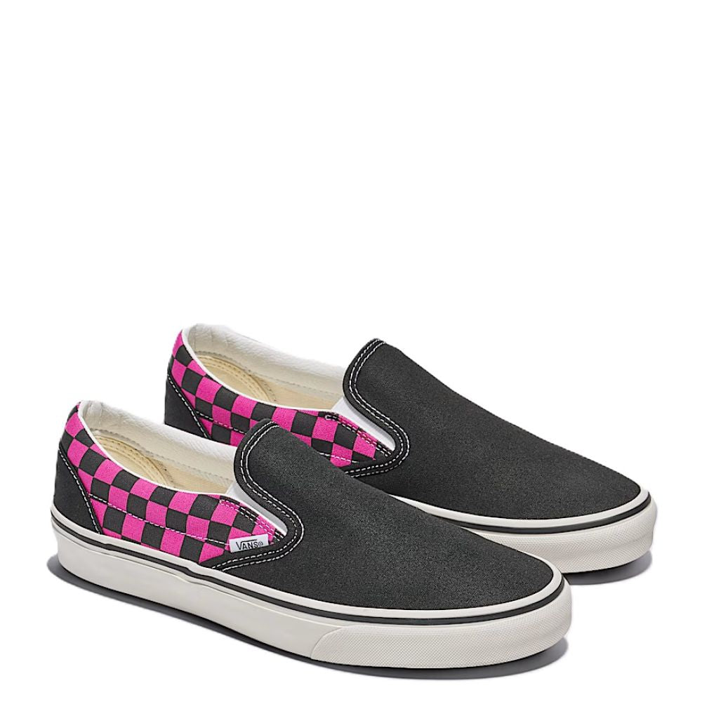 Vans Classic Slip-On in Black/Raspberry Pink