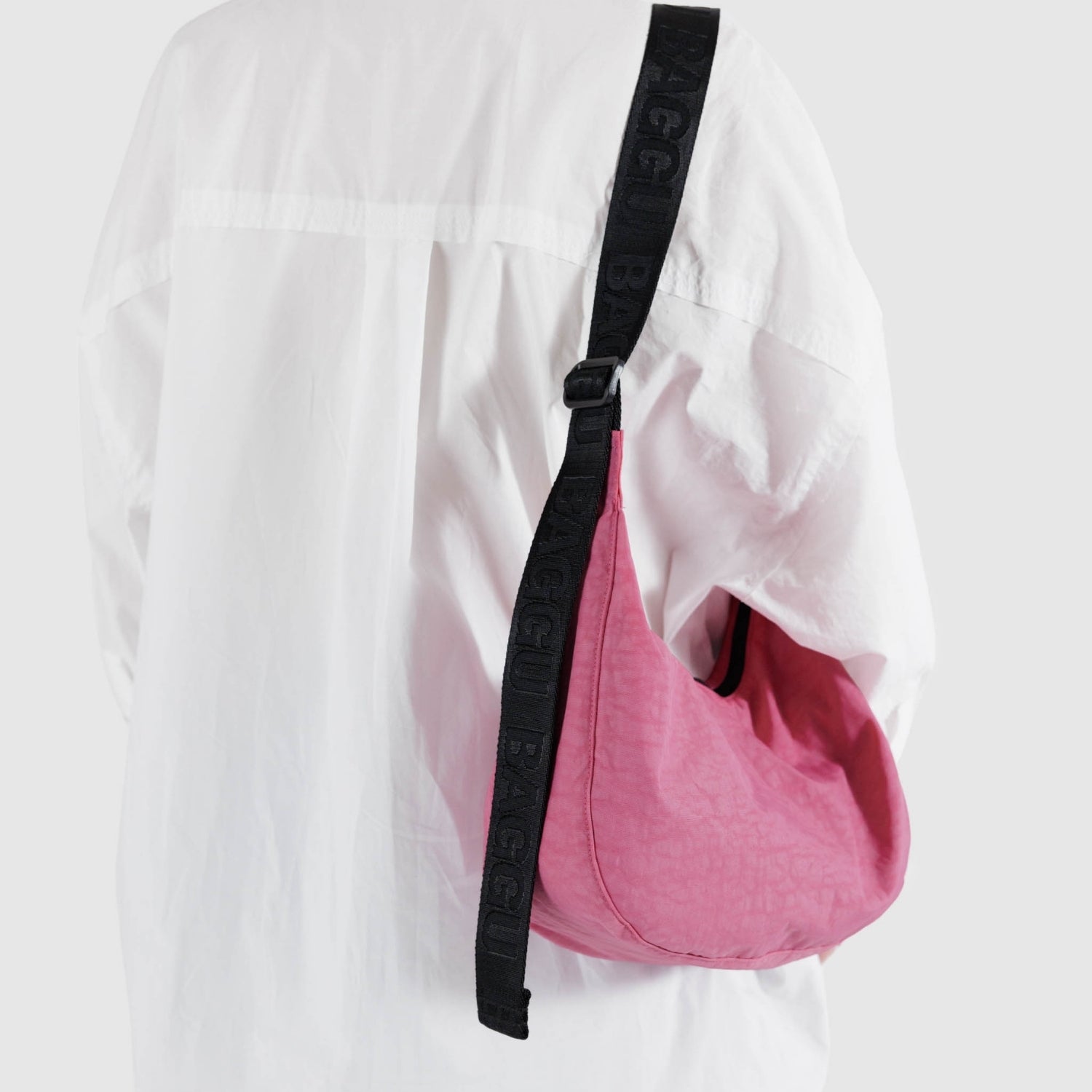 Baggu Medium Nylon Crescent Bag in Azalea Pink