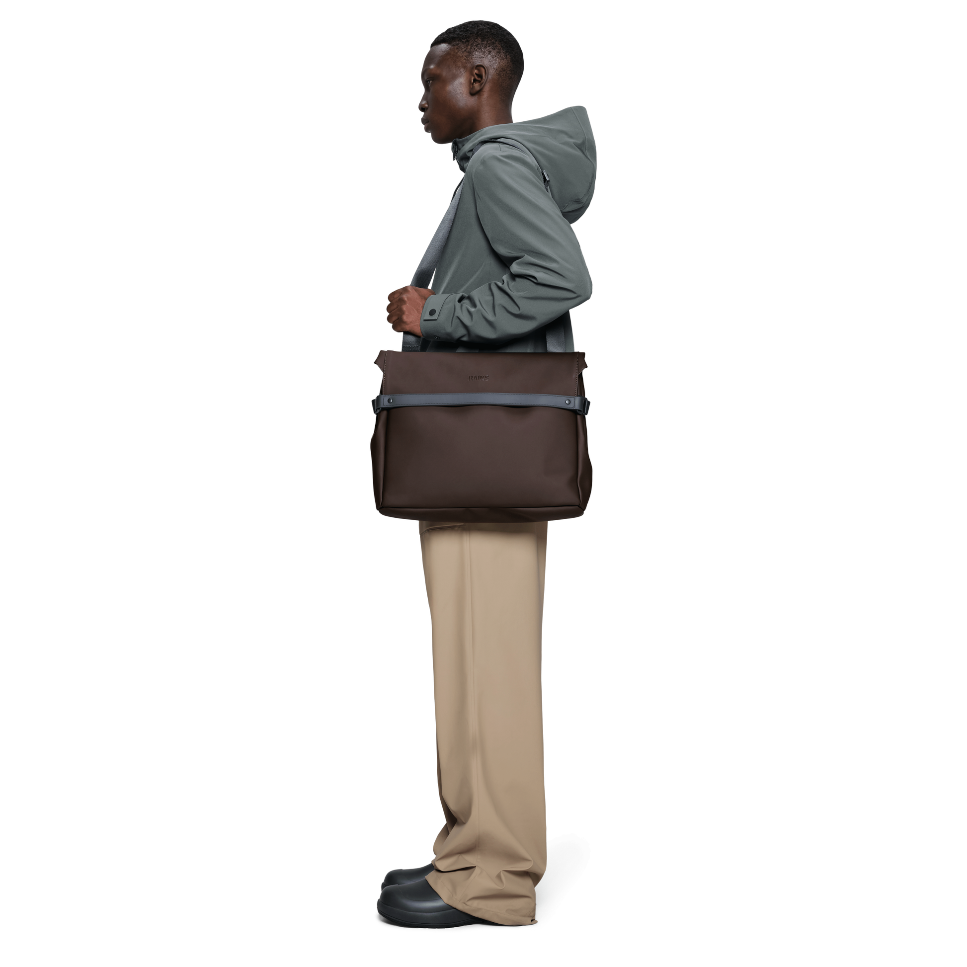 Rains OTG Messenger Bag in Bark