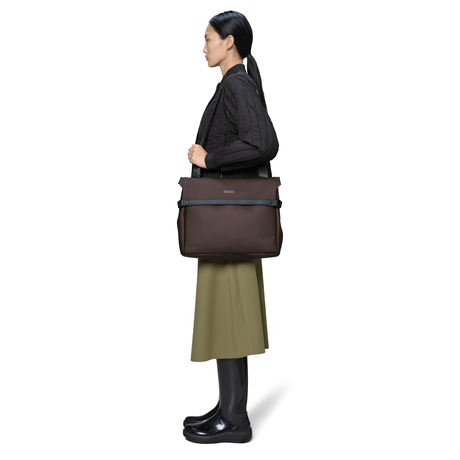 Rains OTG Messenger Bag in Bark