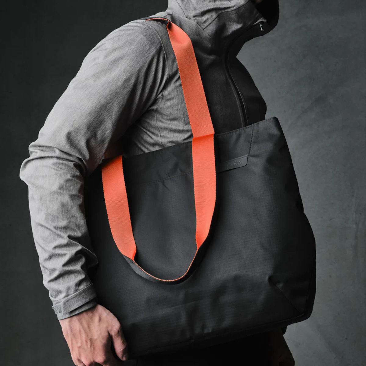 Alpaka Elements Tote Medium in Black
