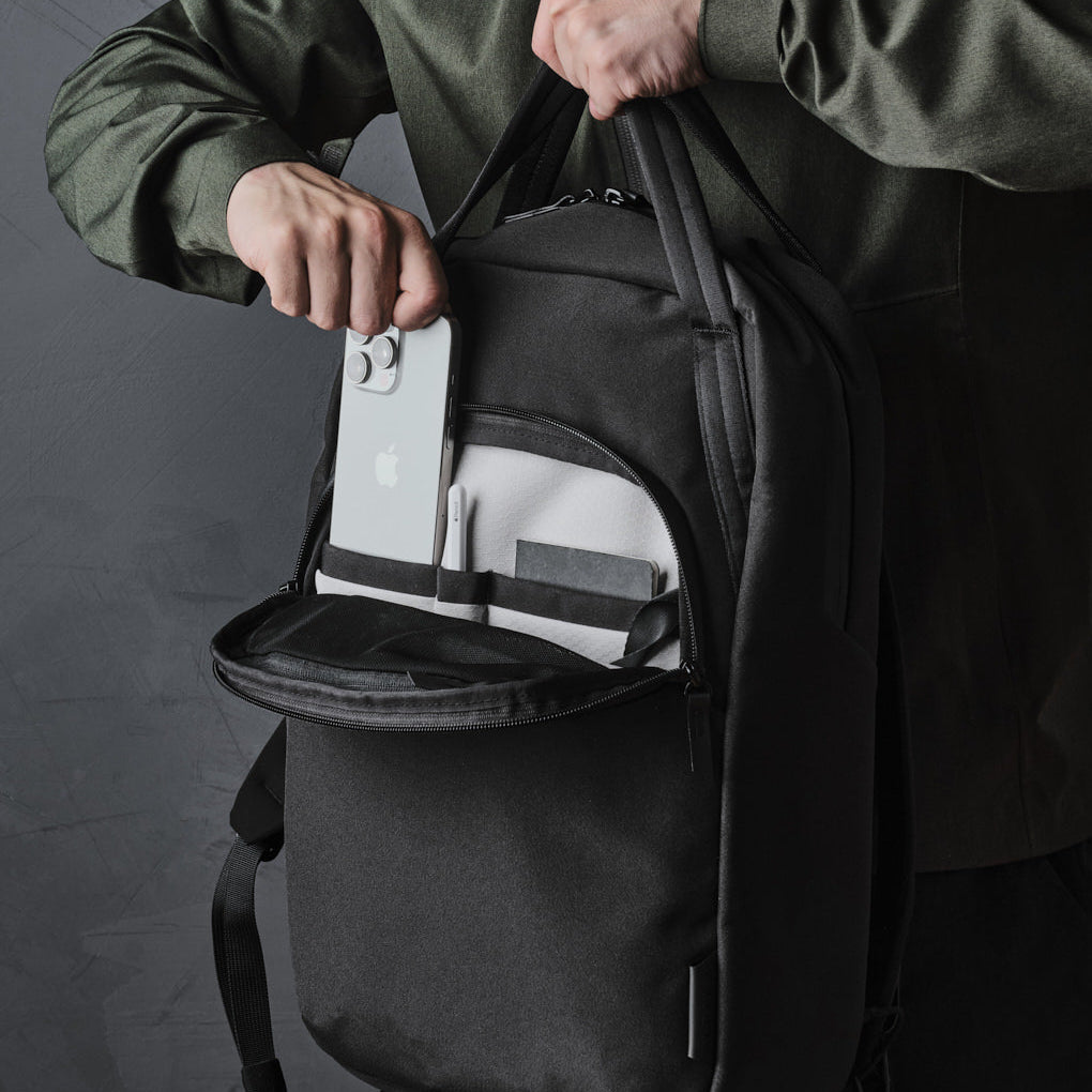Alpaka Bravo Totepack 13L in Black