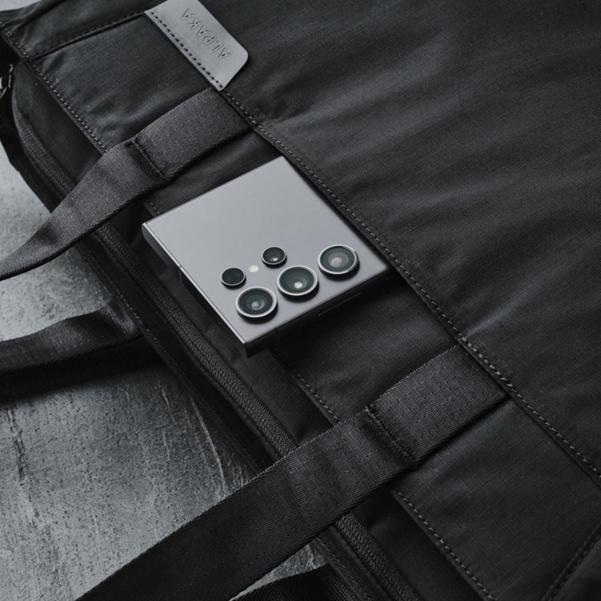 Alpaka Metro Tote in Black