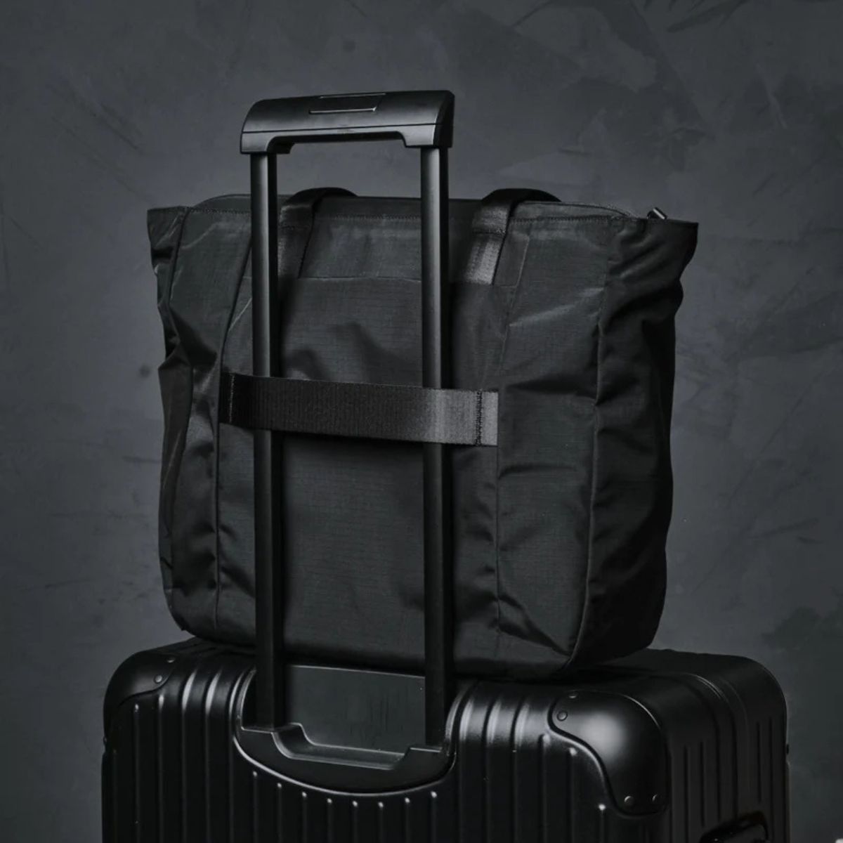 Alpaka Metro Tote in Black