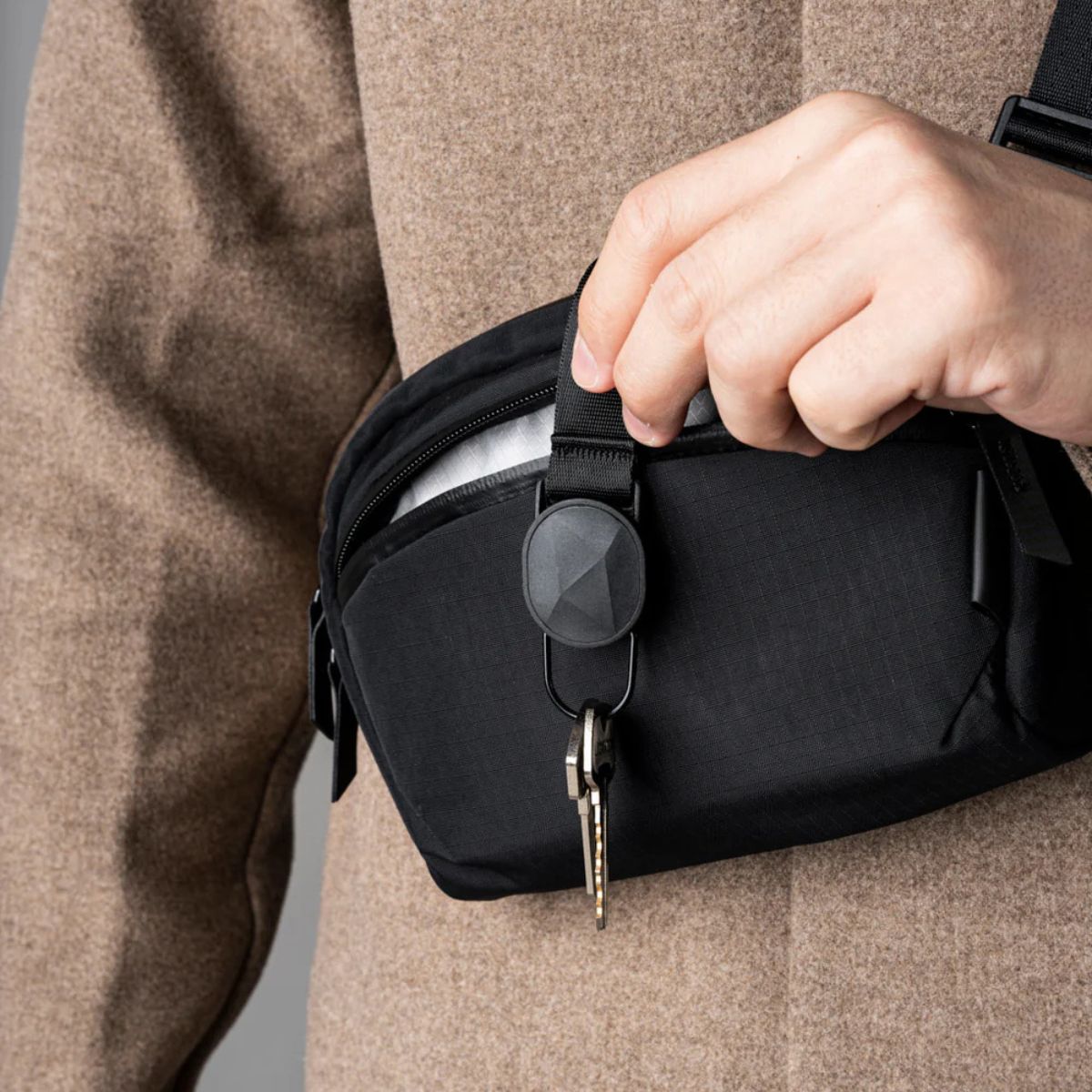 Alpaka Flight Sling 1L in Black