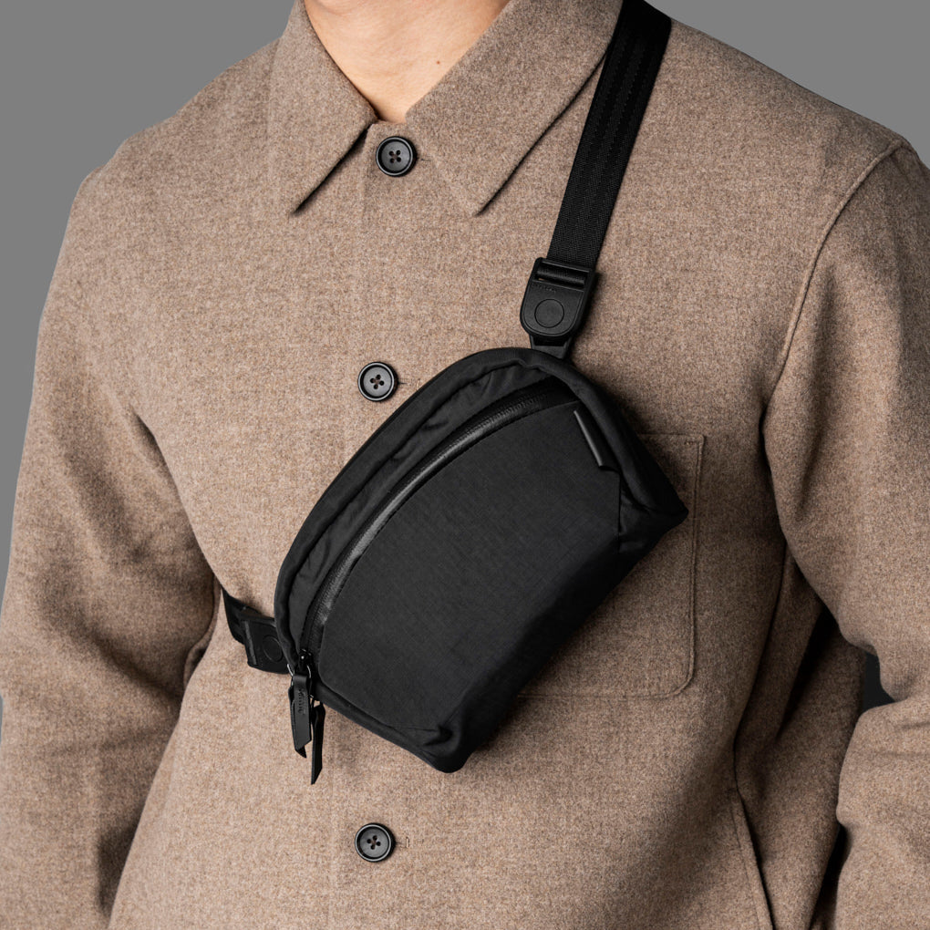 Alpaka Flight Sling 1L in Black