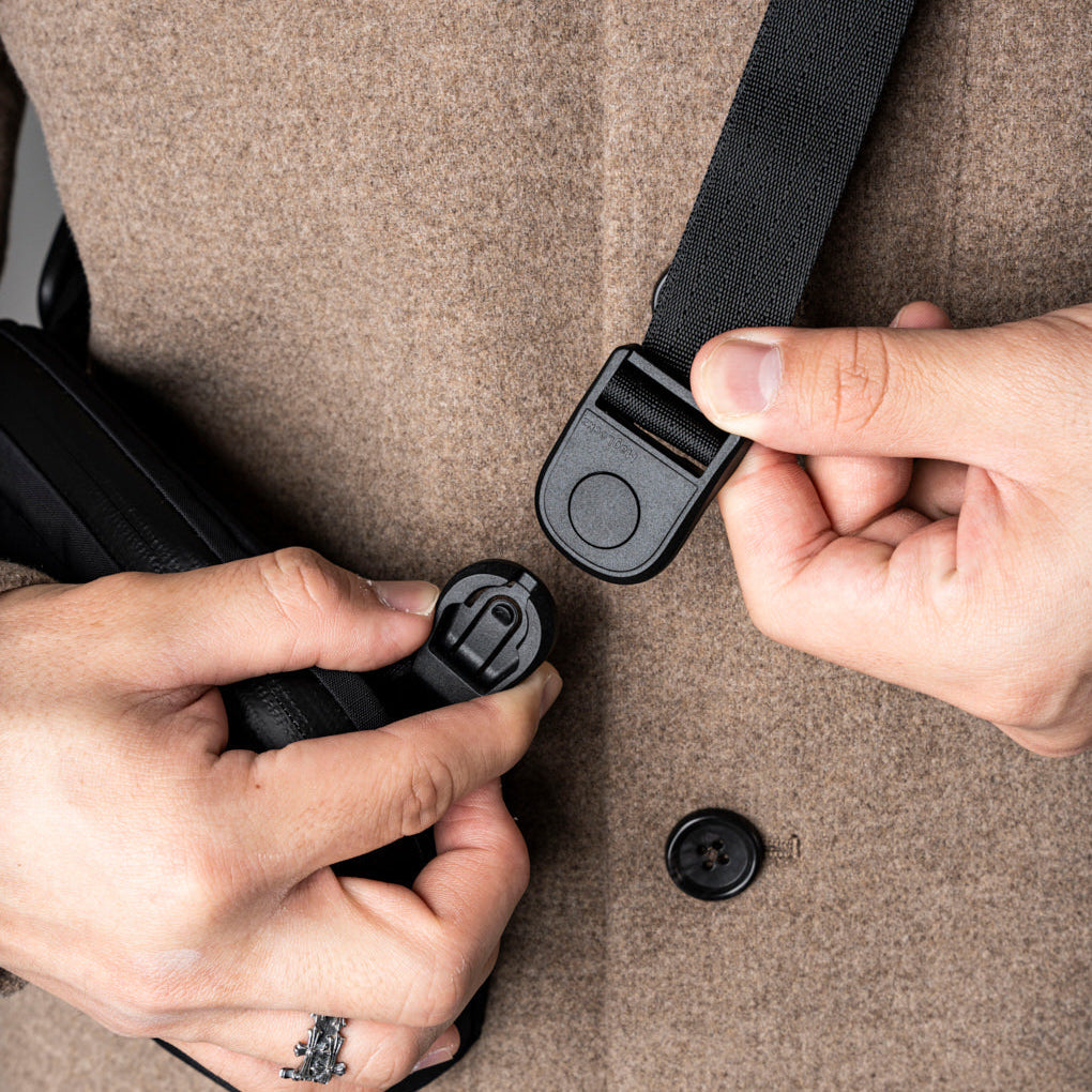 Alpaka Flight Sling 1L in Black