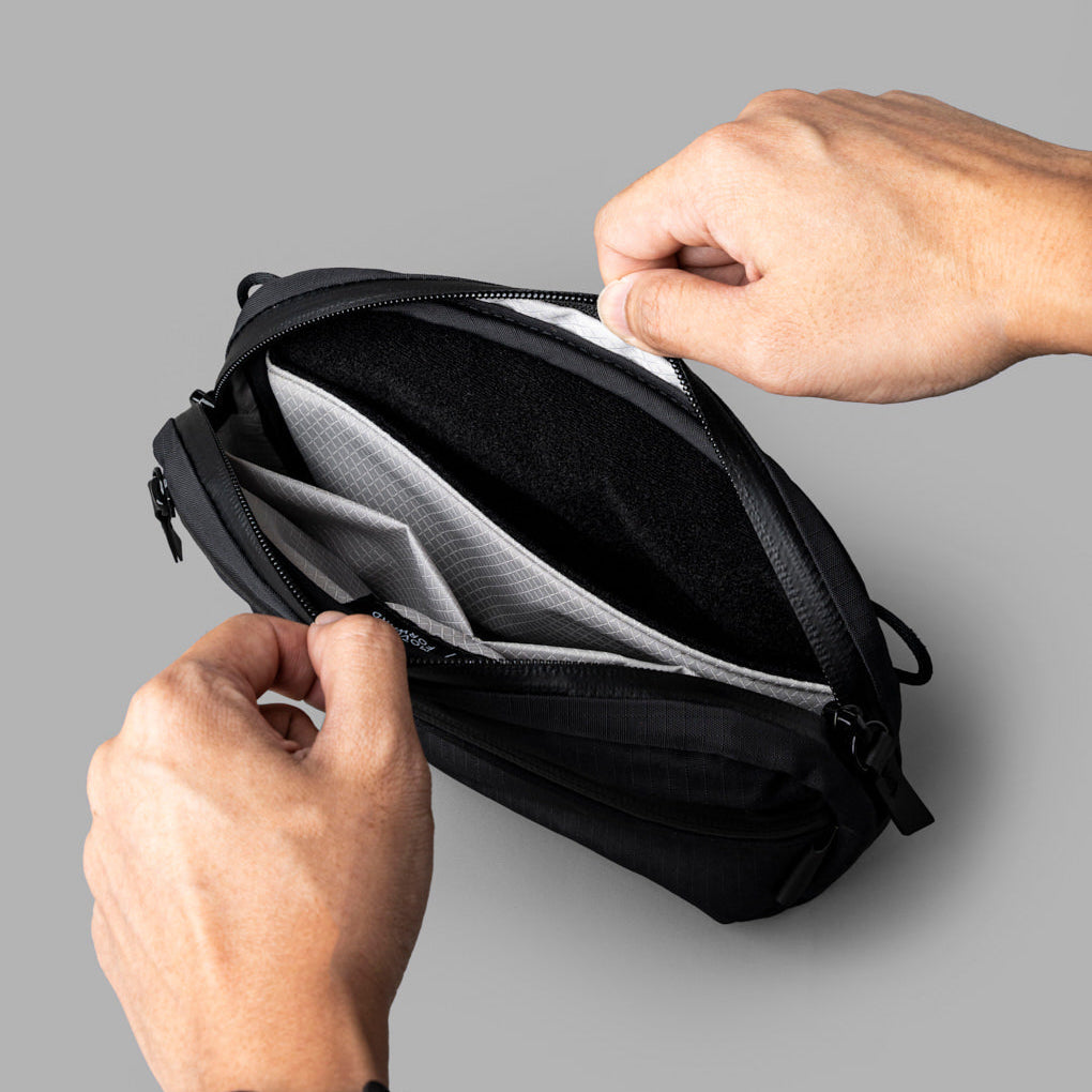 Alpaka Flight Sling 1L in Black