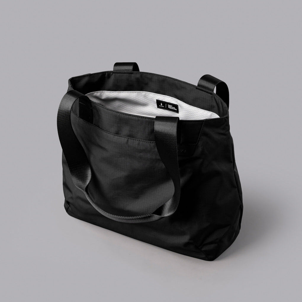 Alpaka Elements Tote Small in Black