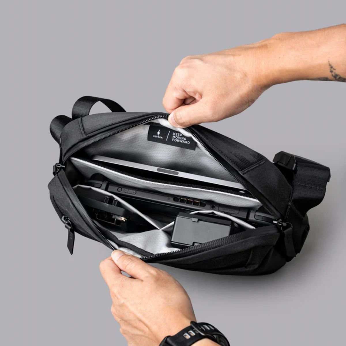 Alpaka Go Sling Mini V2 in Black