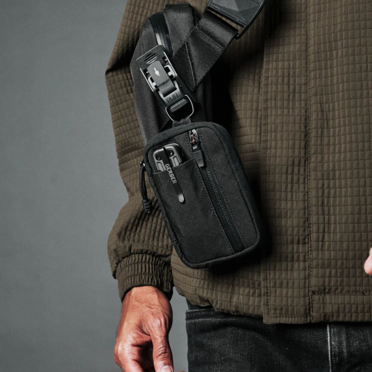 Alpaka Go Sling Mini V2 in Black – Getoutside Shoes