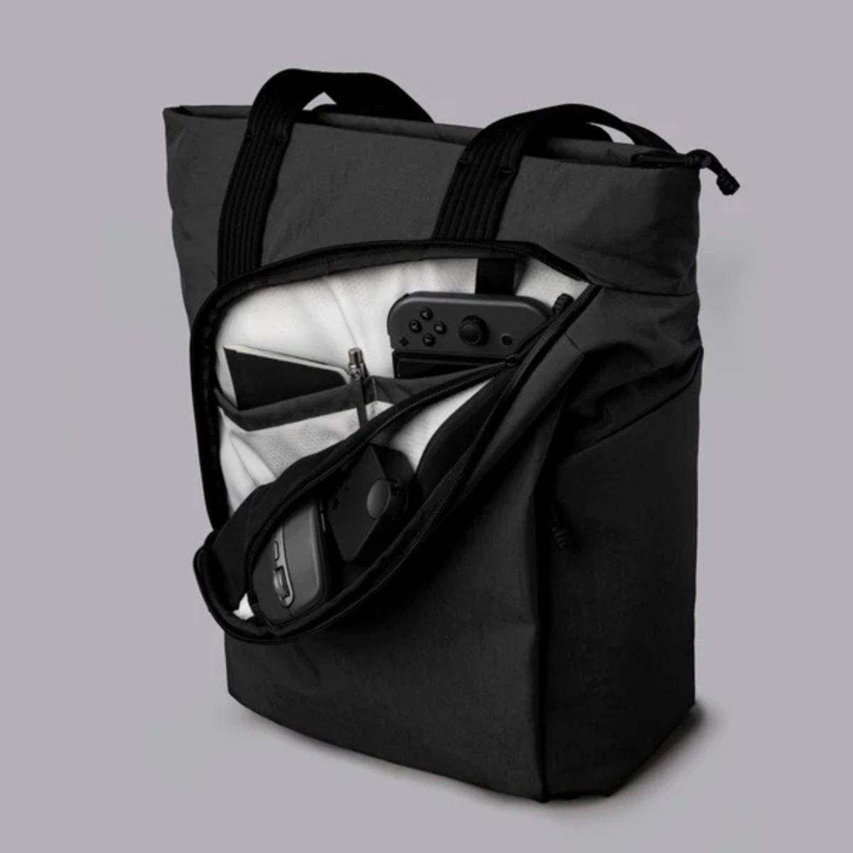 Alpaka Flow Totepack 14L in Black