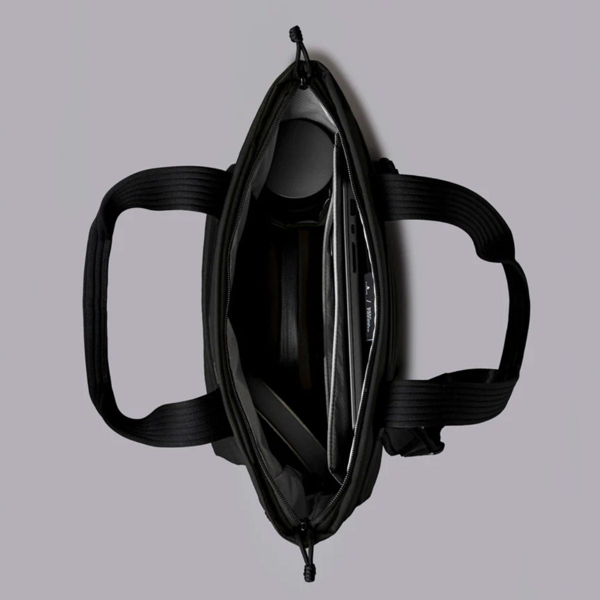 Alpaka Flow Totepack 14L in Black