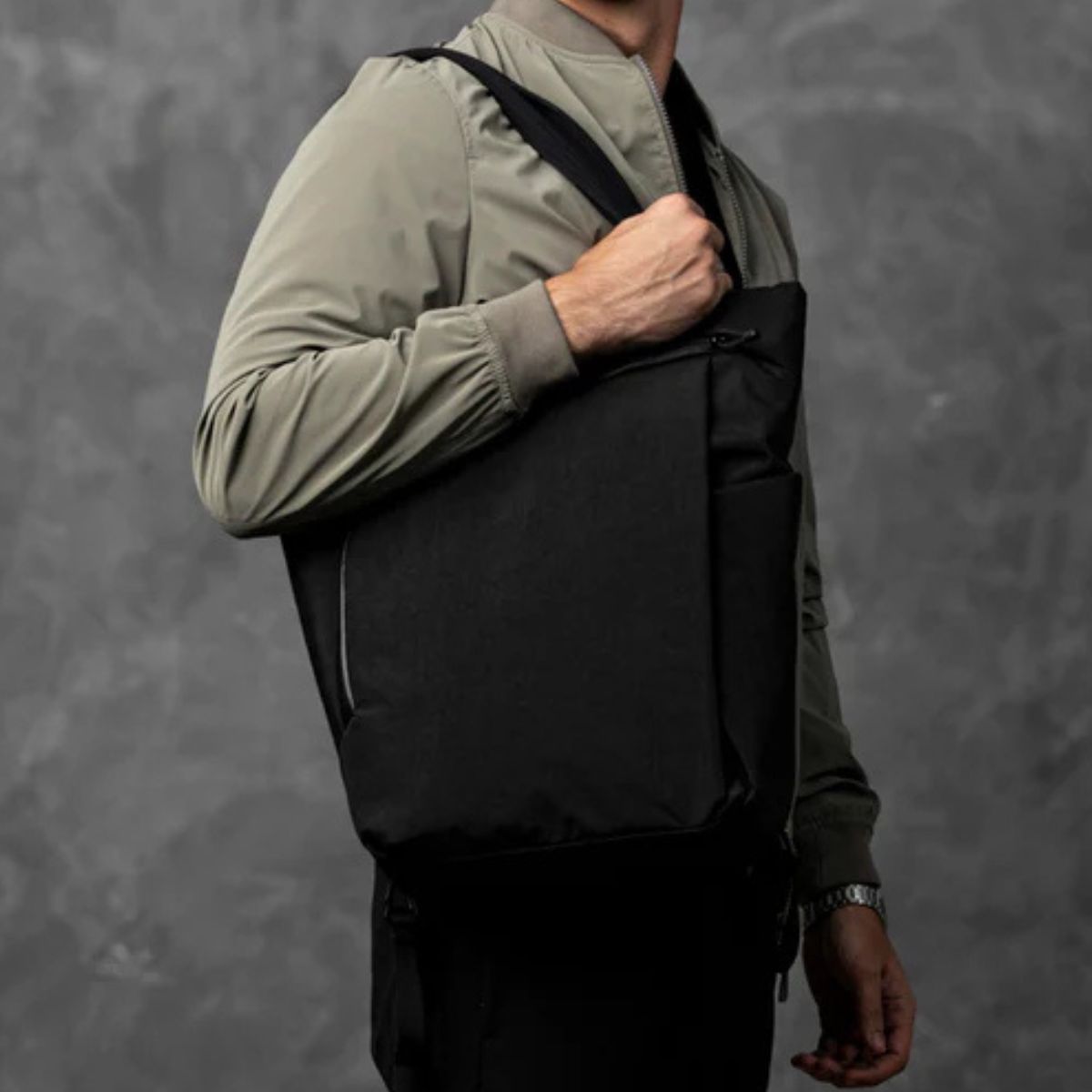 Alpaka Flow Totepack 14L in Black