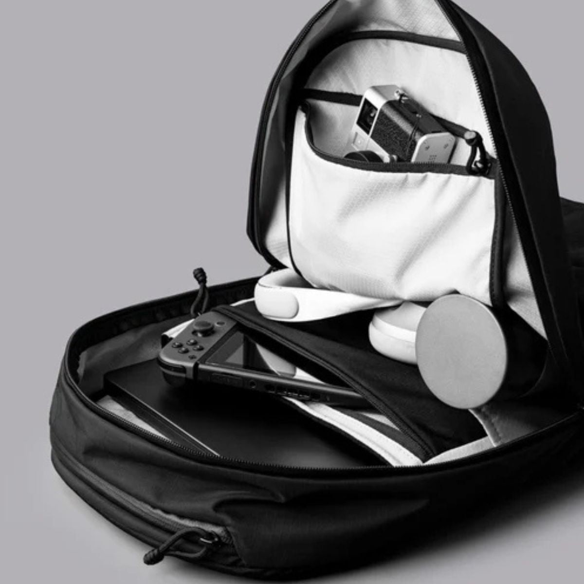 Alpaka Traverse Backpack 30L in Black