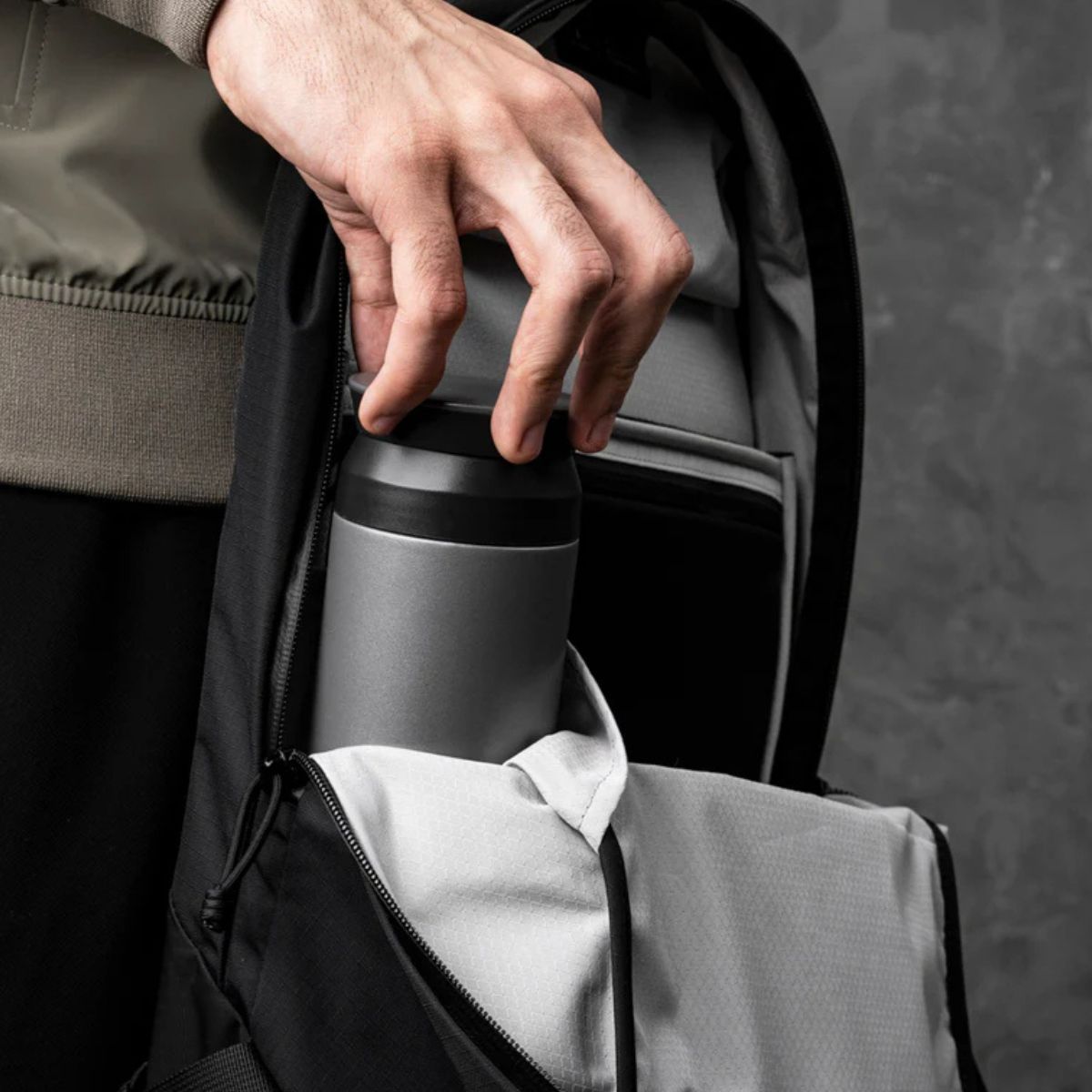Alpaka Traverse Backpack 30L in Black