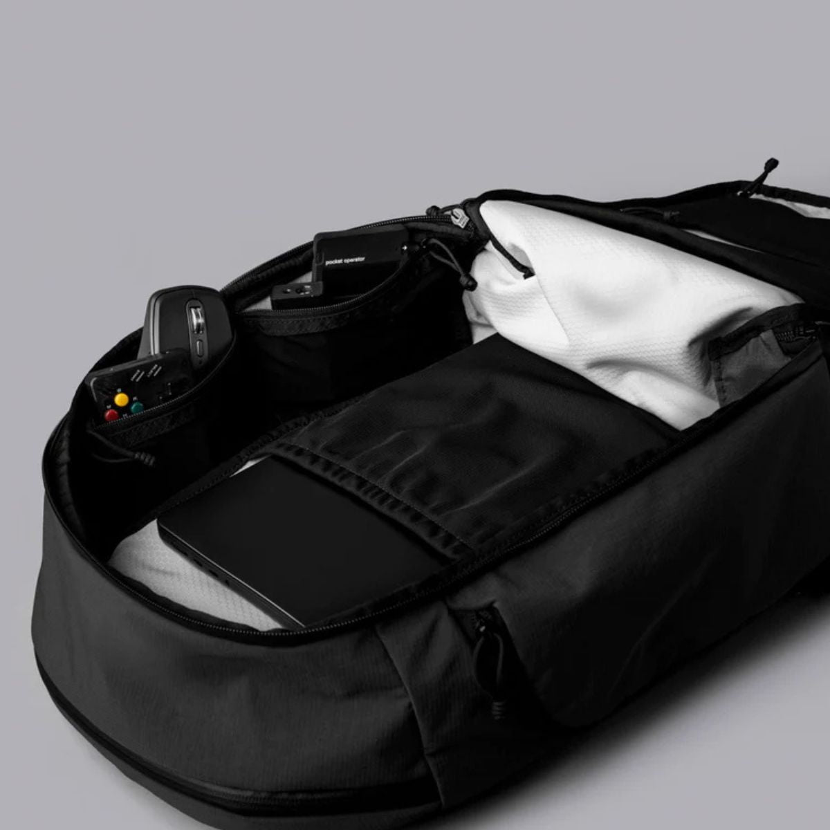 Alpaka Traverse Backpack 30L in Black