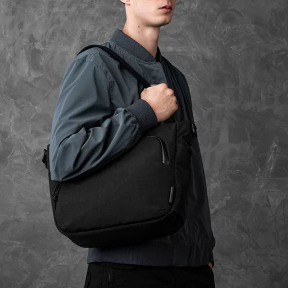 Alpaka Bravo Tote V2 12L in Black