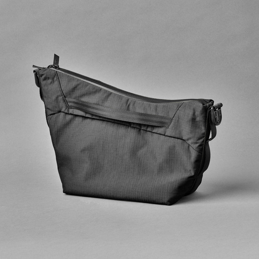Alpaka Flow Satchel 4L in Black