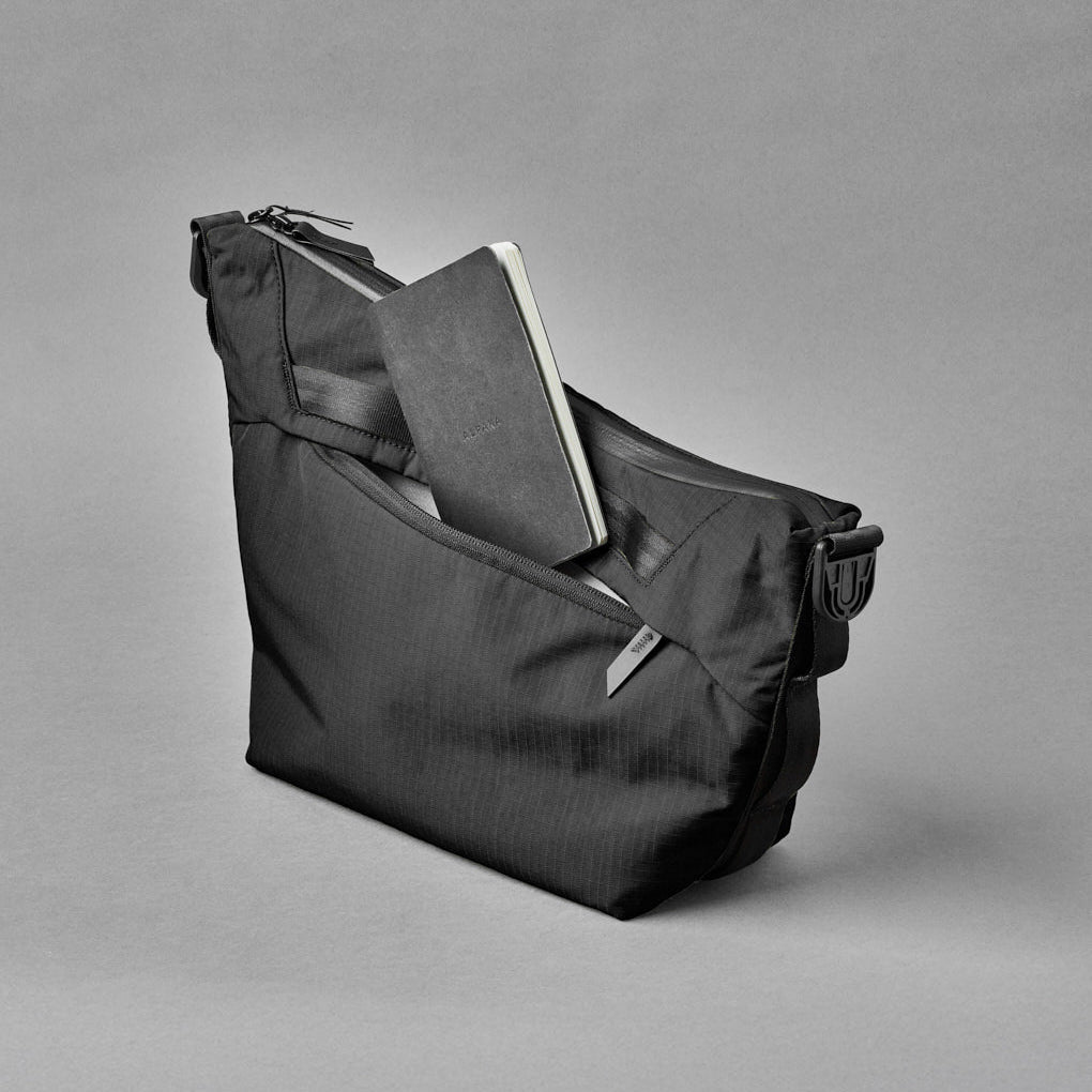 Alpaka Flow Satchel 4L in Black