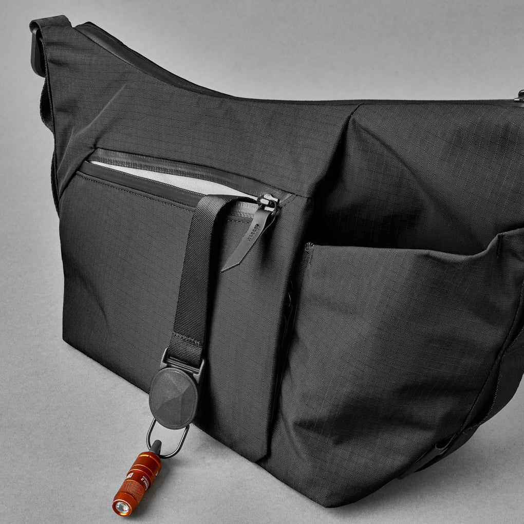 Alpaka Flow Satchel 4L in Black