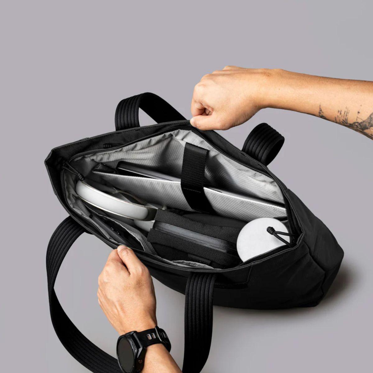 Alpaka Flight Tote Large in Black