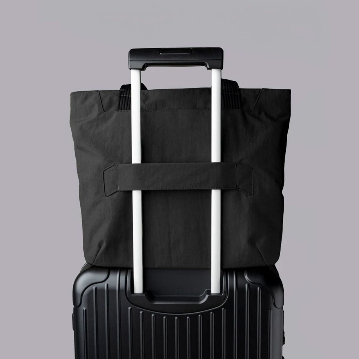 Alpaka Flight Tote Large in Black
