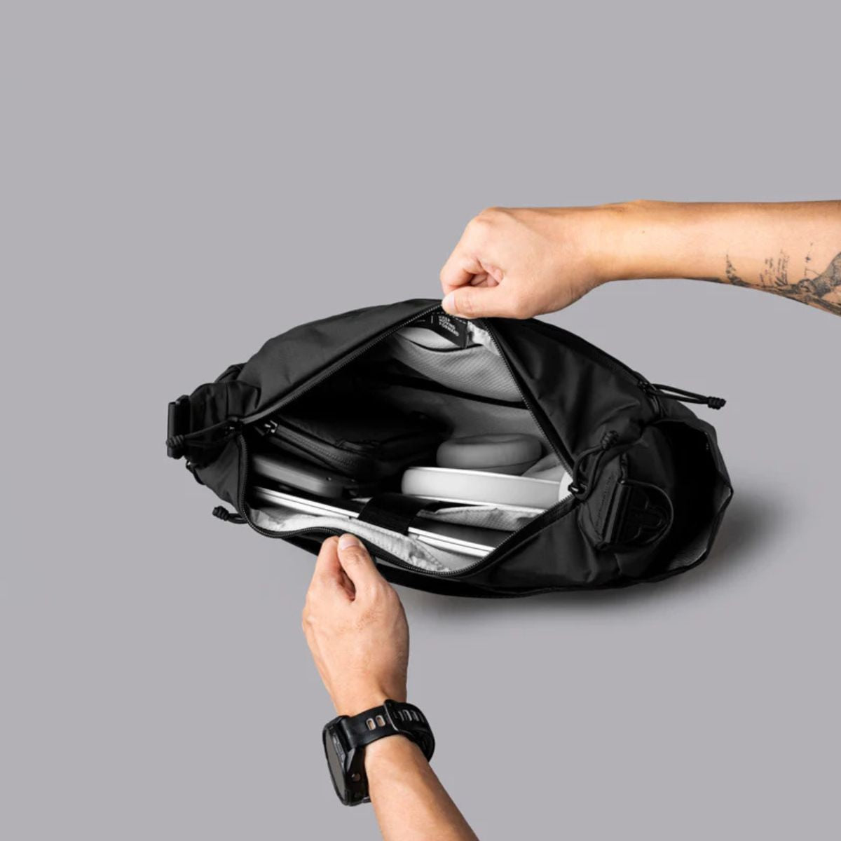 Alpaka Flight Satchel 11L in Black