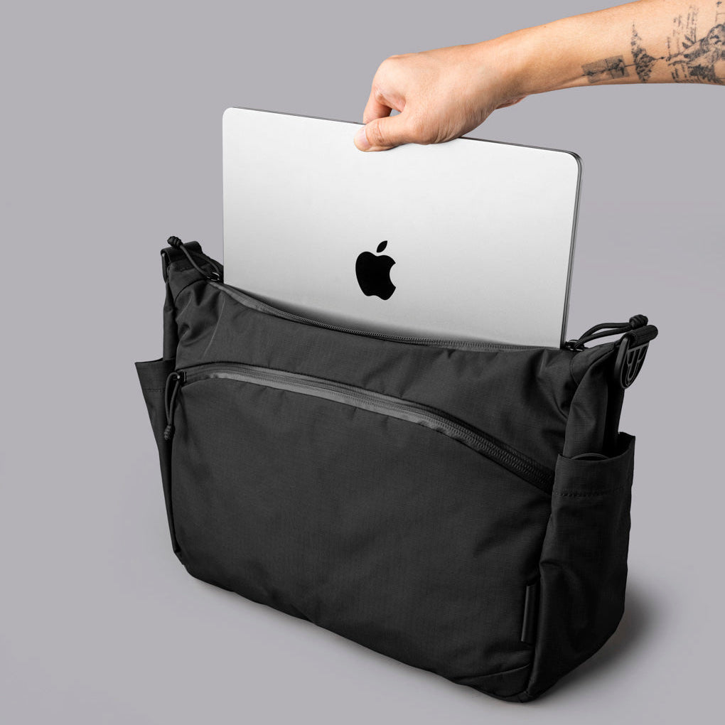 Alpaka Flight Satchel 11L in Black