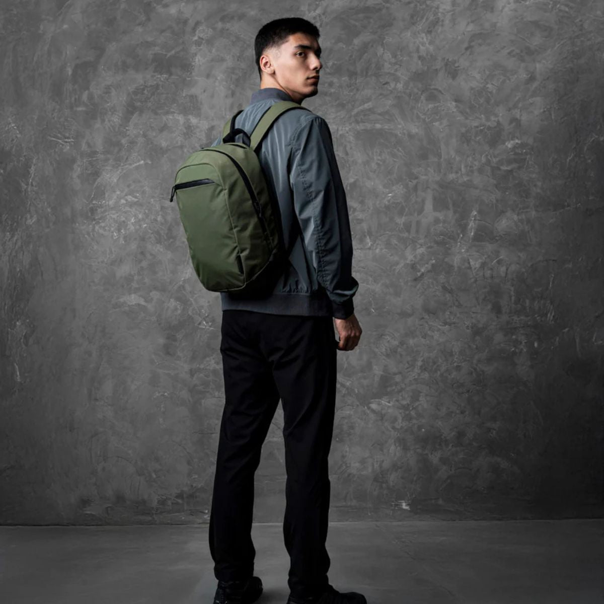 Alpaka Aero Pack 16L in Green